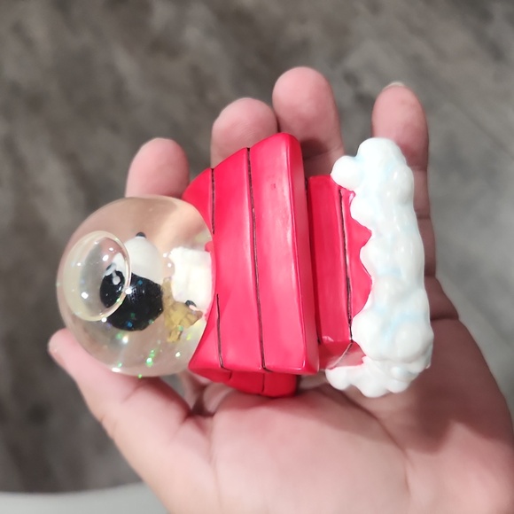 Snoopy Mini Snow Globe - Picture 5 of 5